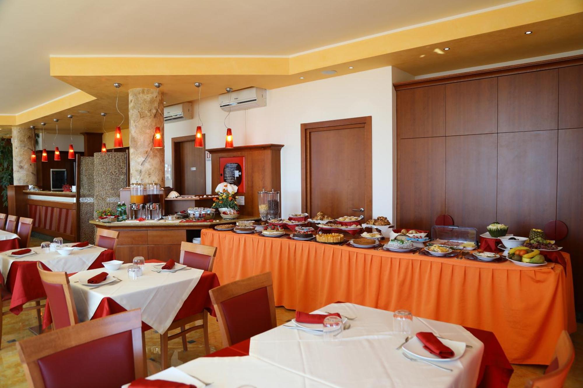 Hotel Alba Torre Lapillo Buitenkant foto