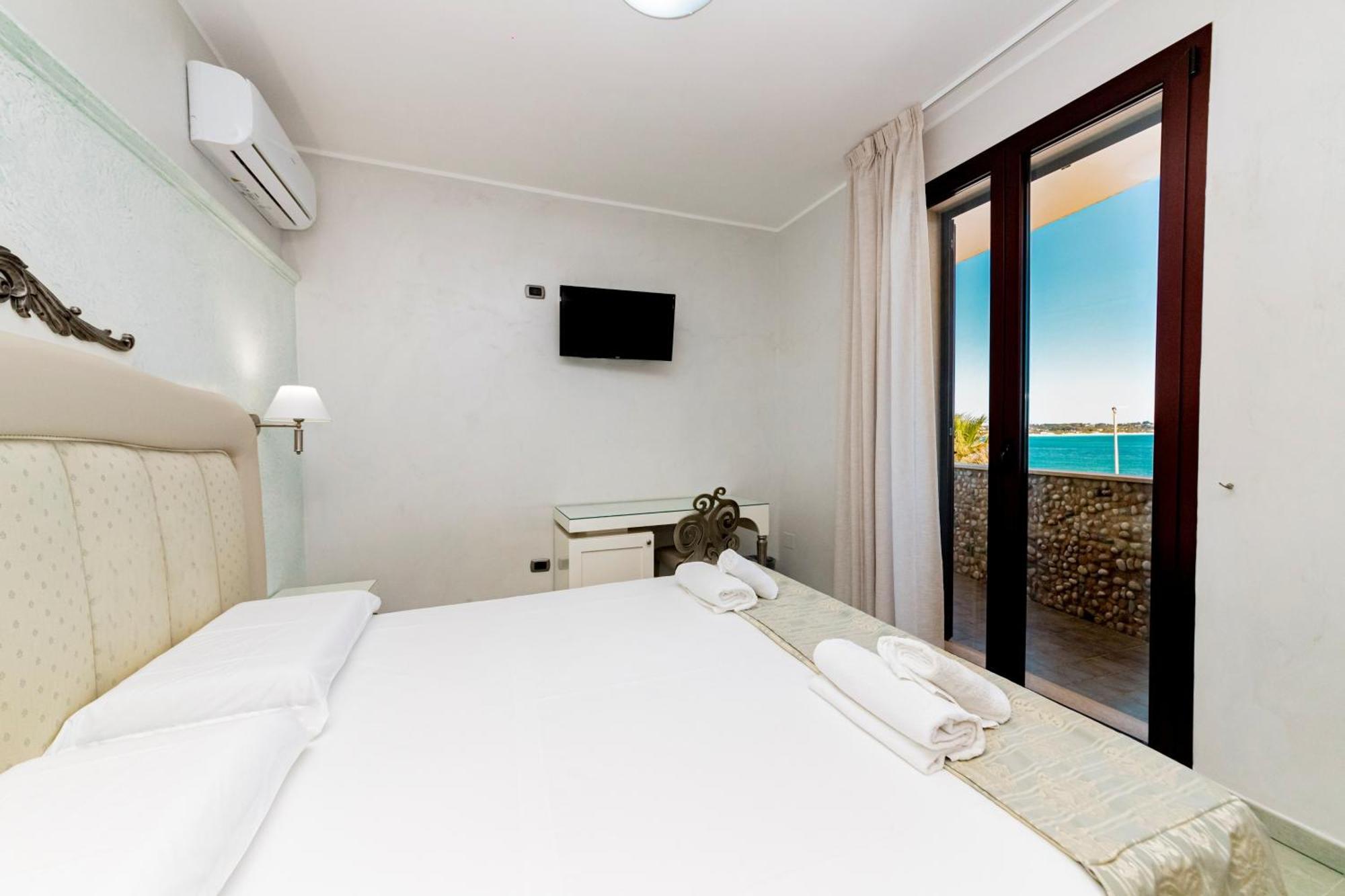 Hotel Alba Torre Lapillo Buitenkant foto
