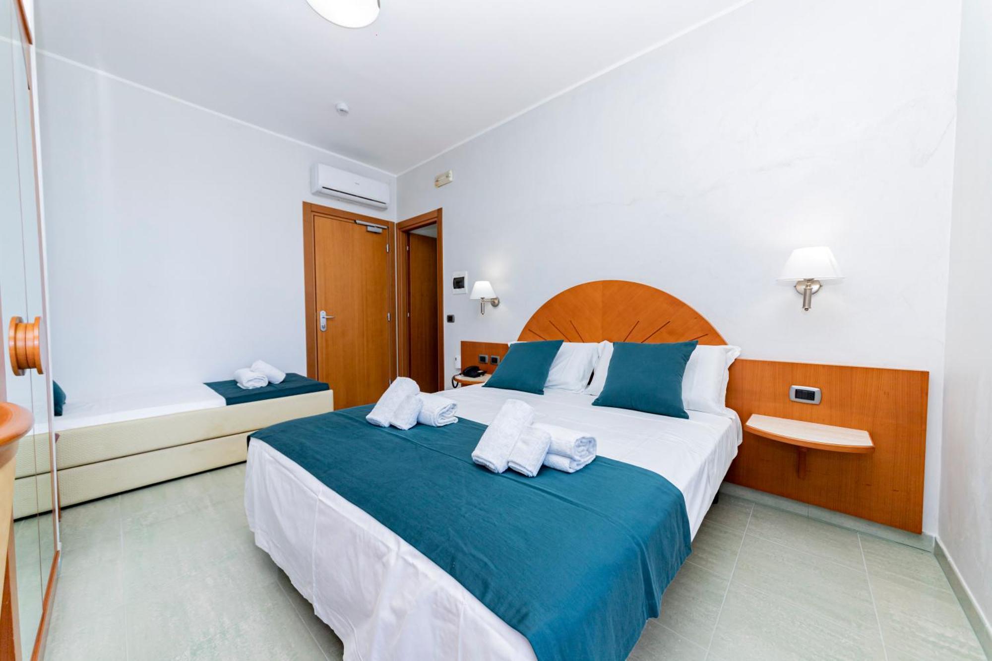 Hotel Alba Torre Lapillo Buitenkant foto